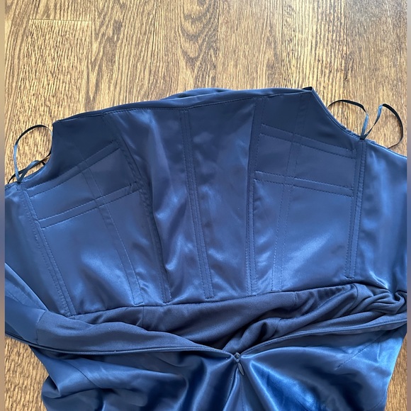 Fashion Nova - I’m the one satin midi dress - Picture 5 of 6